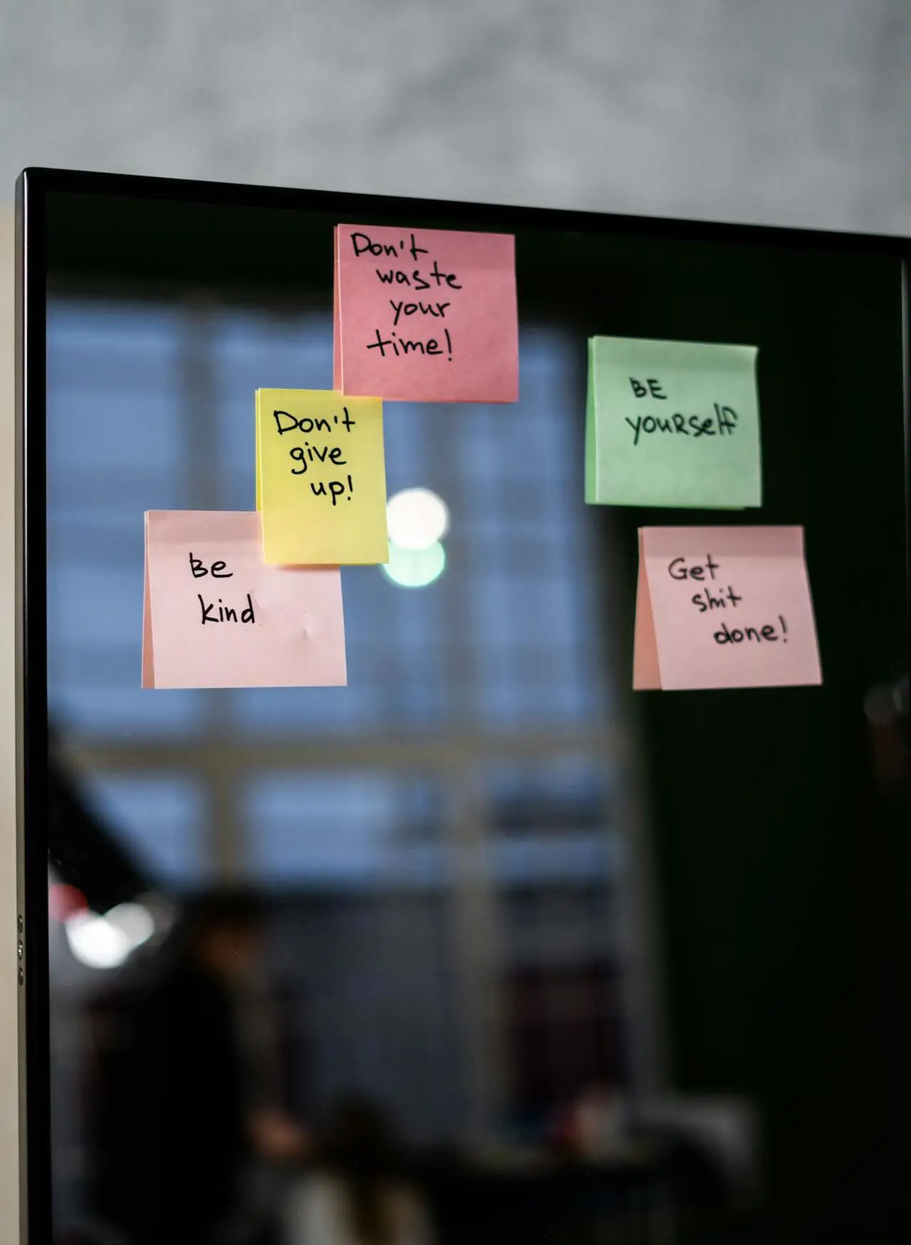 A screen with positive notes